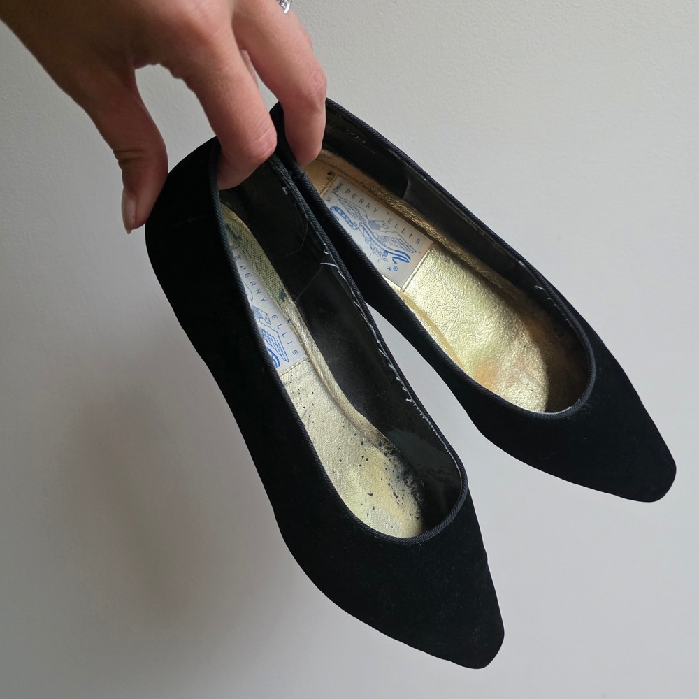 Vintage Perry Ellis America Black Velvet Pointed Toe Flats Low Wedge Shoes 7B
